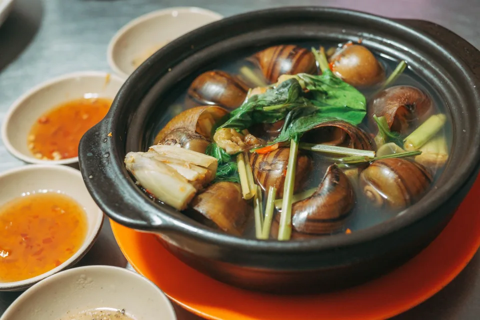 Bàn ăn tại Trần Thị Liên